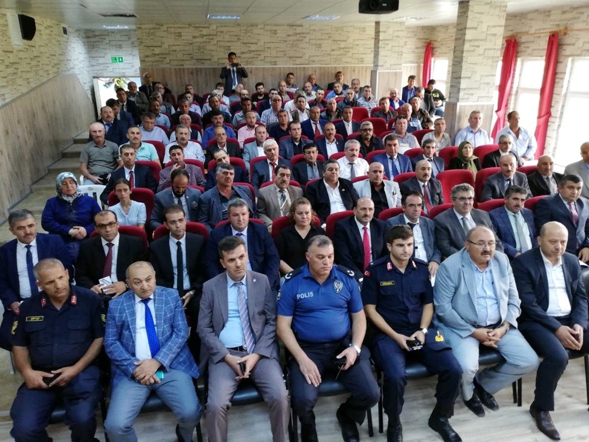 Vali Mustafa Tutulmaz Bolvadin\'de muhtarlarla bir araya geldi