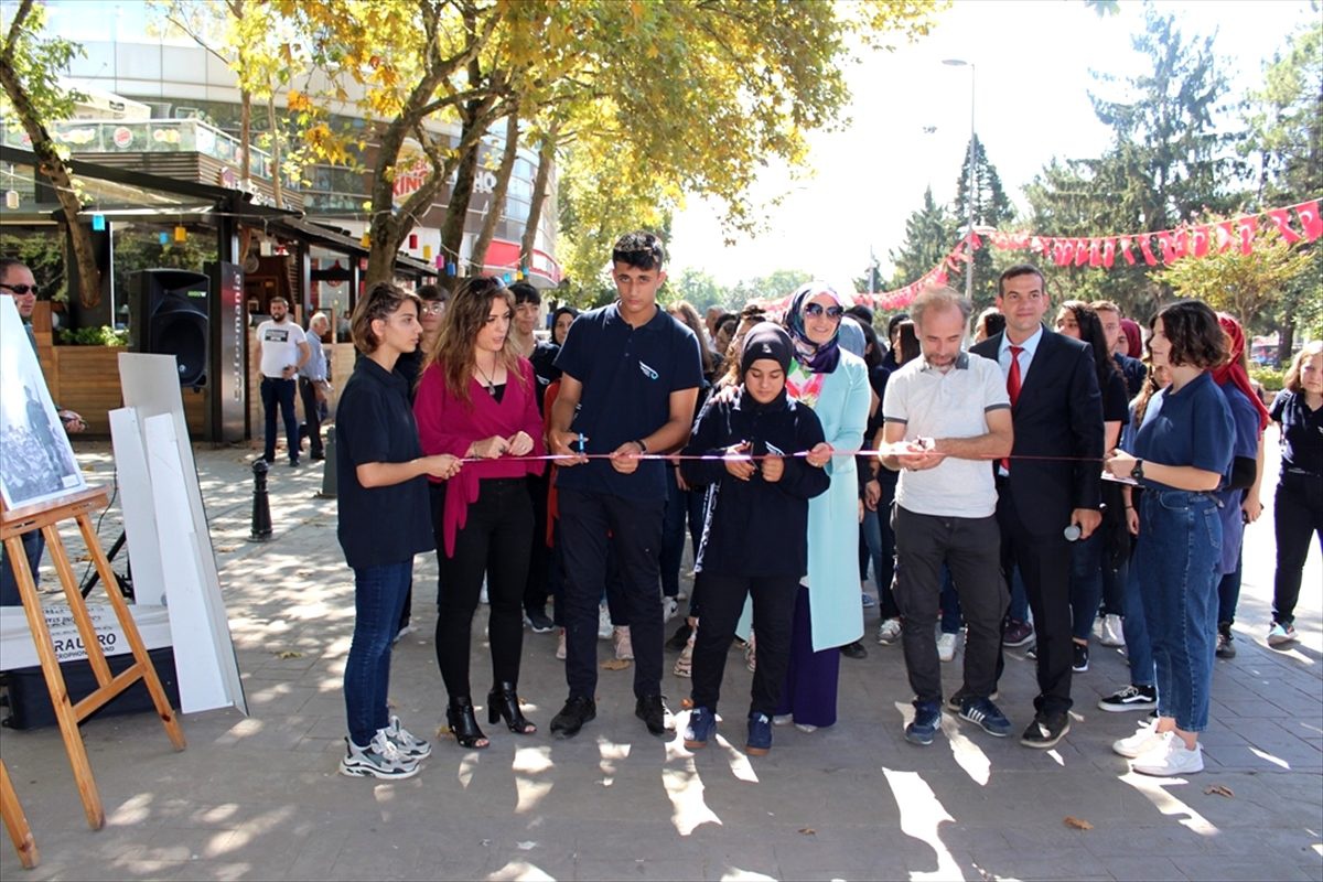 "15 Temmuz\'u Anlamak ve Anlatmak" resim sergisi