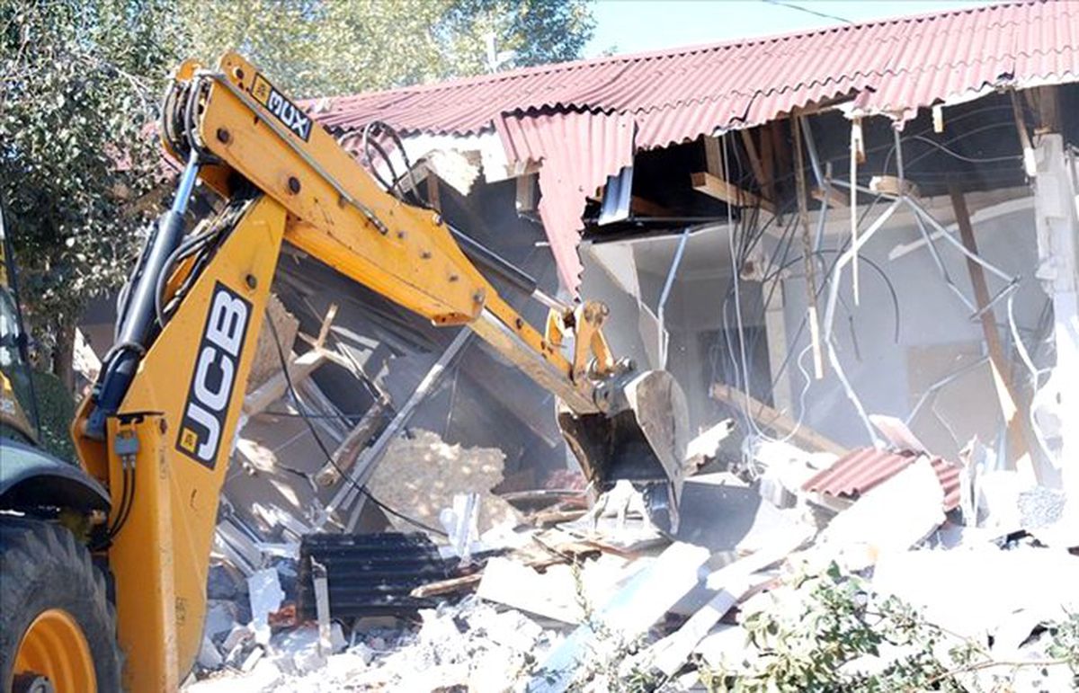 Beykoz\'da orman arazisindeki kaçak yapılar yıkılıyor