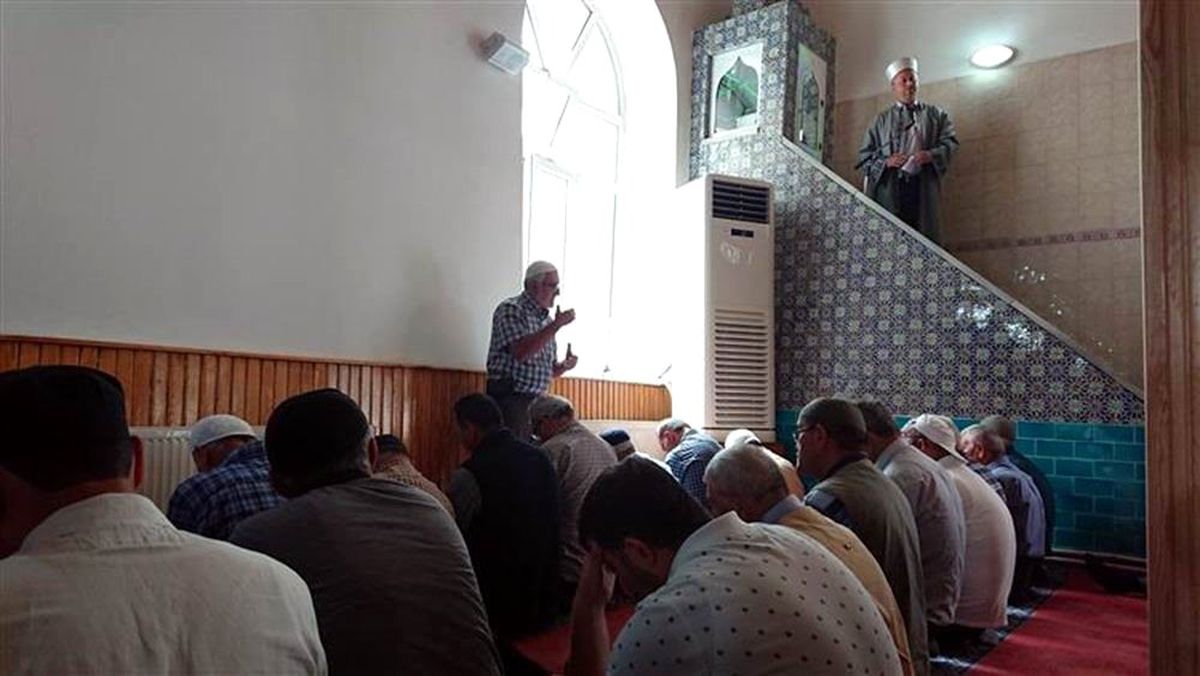 Beyşehir\'de işitme engelliler için işaret diliyle cuma hutbesi dönemi
