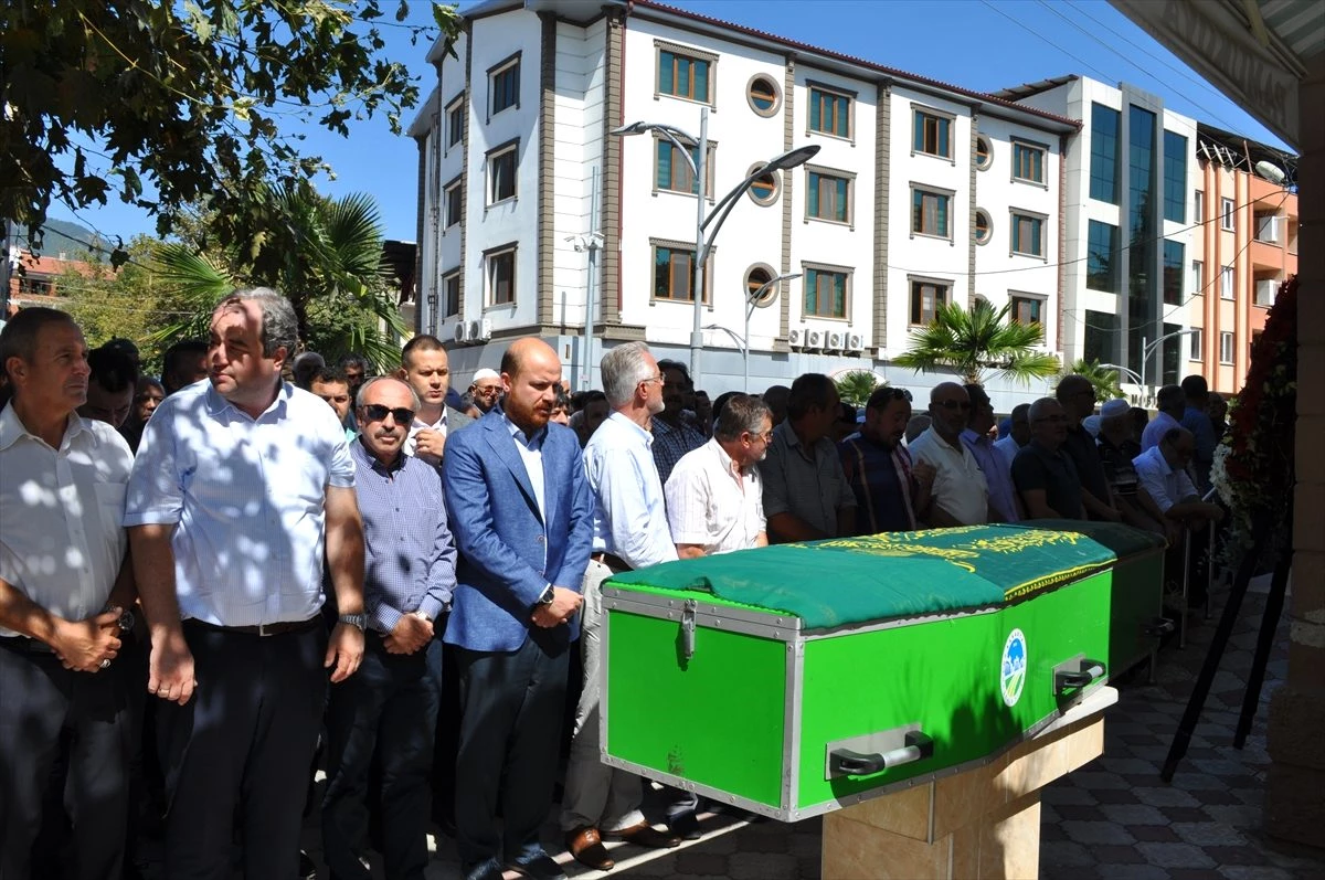 Bilal Erdoğan, cenaze törenine katıldı