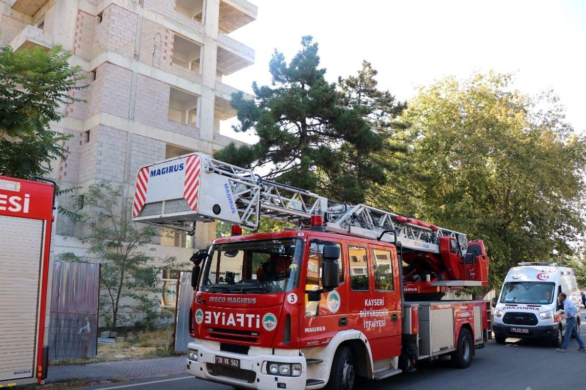 Bunalıma giren şahıs 15. Katta intihar girişiminde bulundu