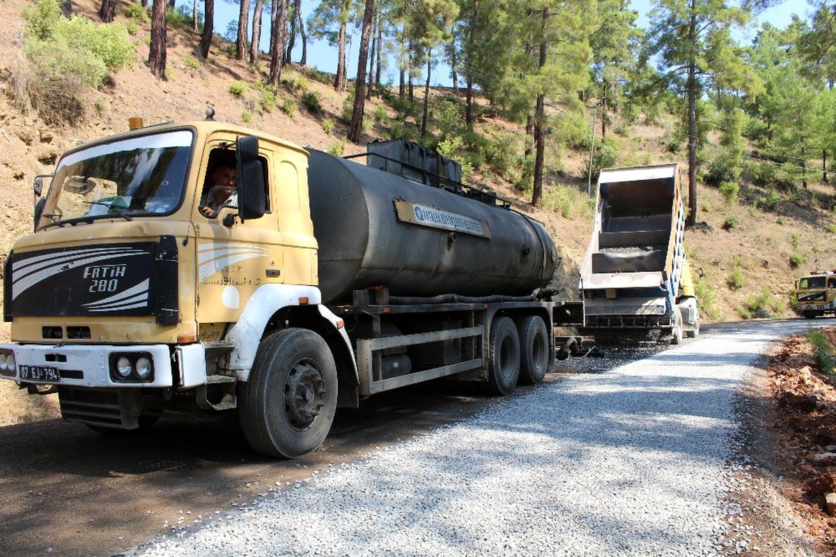 Büyükşehirden Gazipaşa Çamlıca grup yoluna asfalt