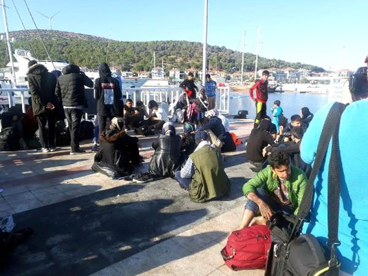 Çeşme\'de 6 lastik botta 225 kaçak göçmen yakalandı