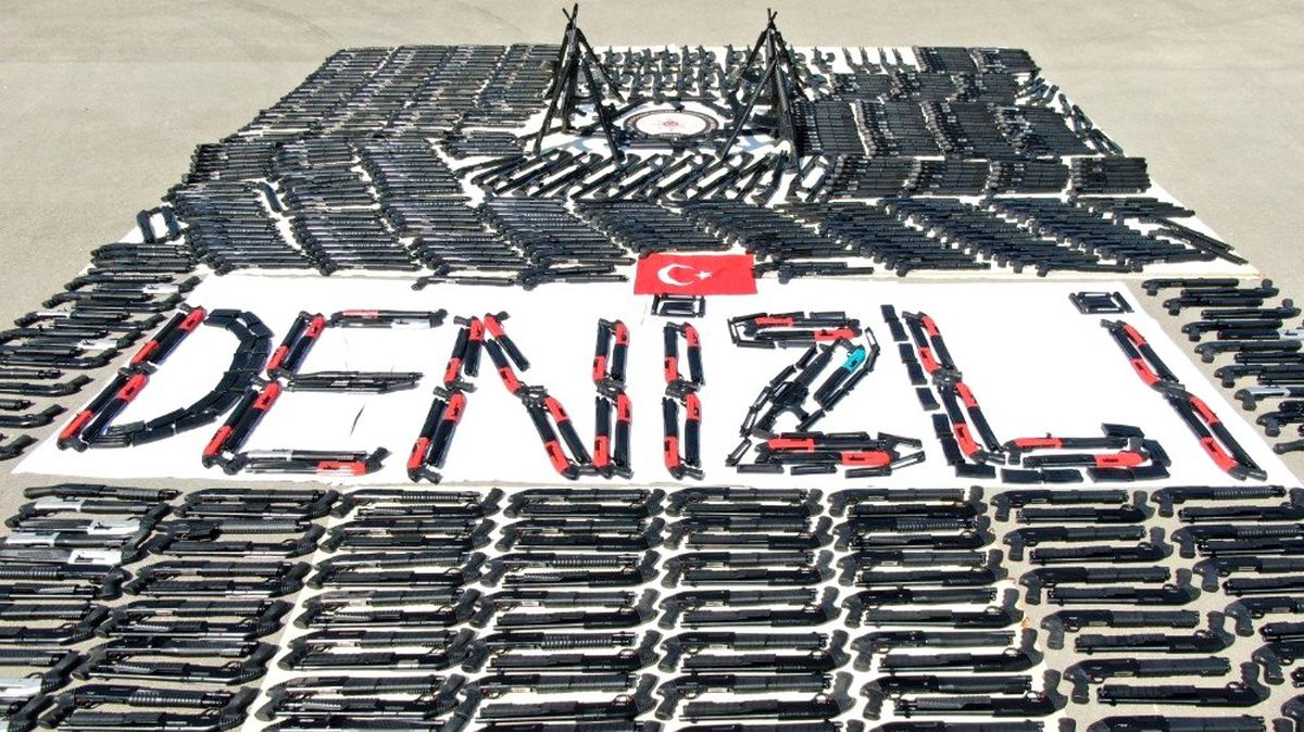 Denizli\'de cephanelik dolusu tüfek ele geçirildi
