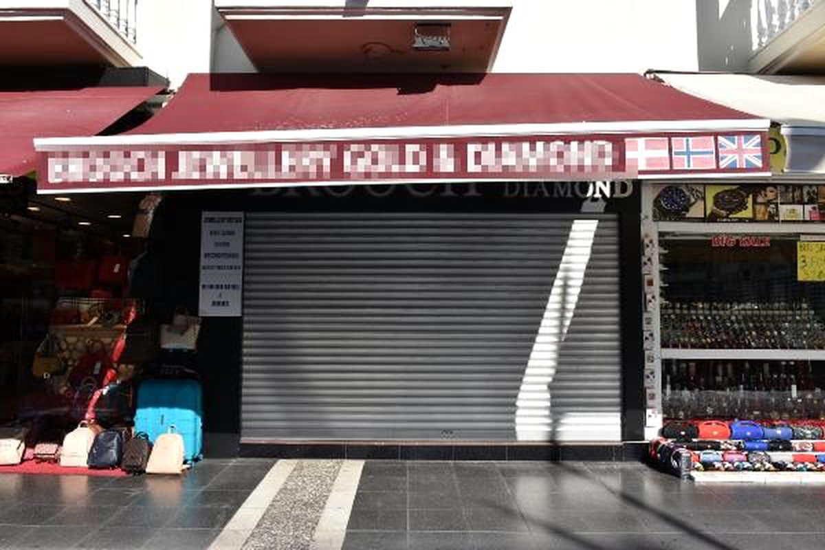 Dövülen gezgin kuyumcu, dükkanını kapattı