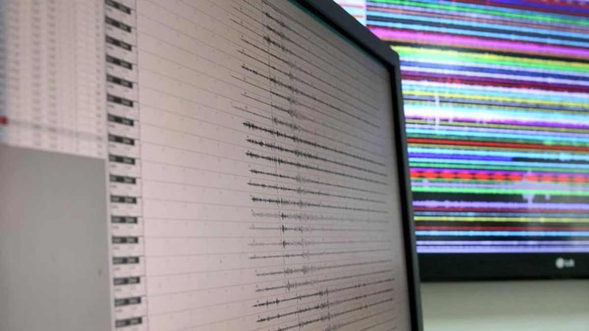 Endonezya\'da 5,6 büyüklüğünde deprem