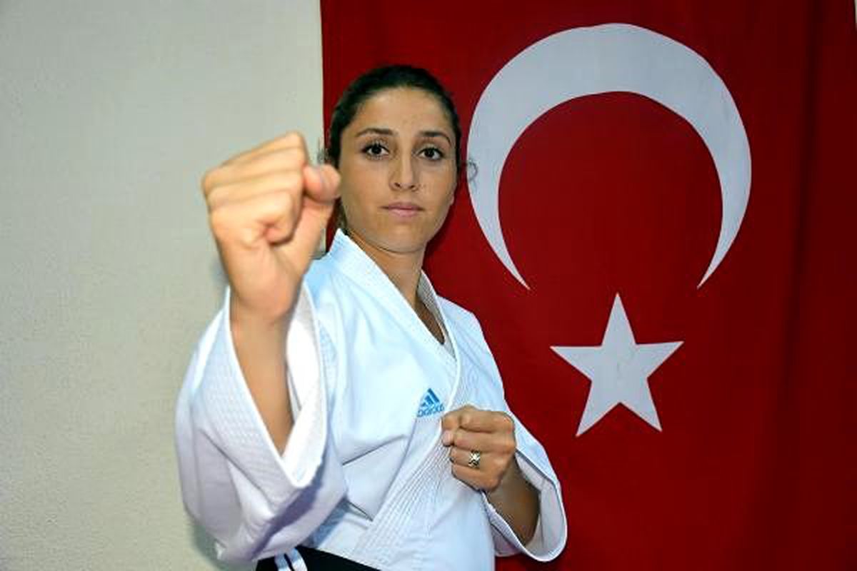 Evlenince ara verdiği karateye, bu kez eğitmen olarak döndü