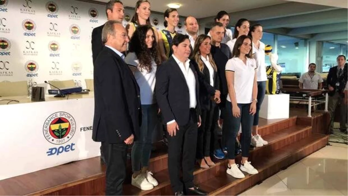 Fenerbahçe Opet Kadın Voleybol Takımı\'nda sponsorluk anlaşması