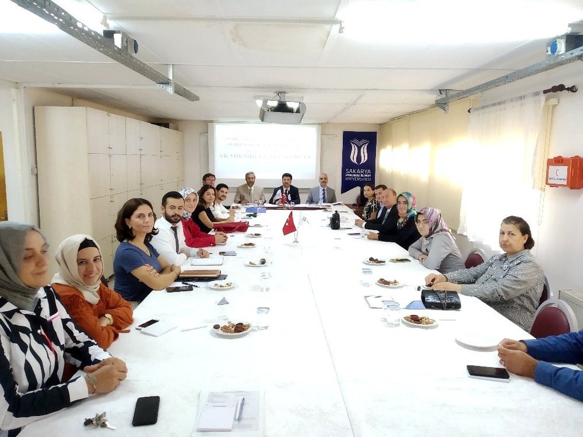 Ferizli MYO\'da akademik kurul toplantısı gerçekleştirildi