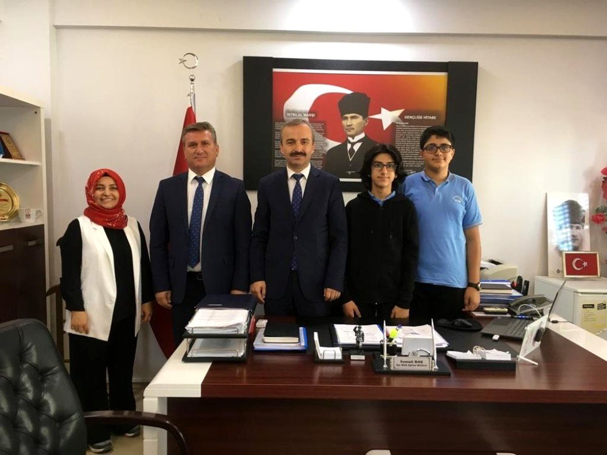 Finale kalan ekip Milli Eğitim Müdürü\'nü ziyaret etti