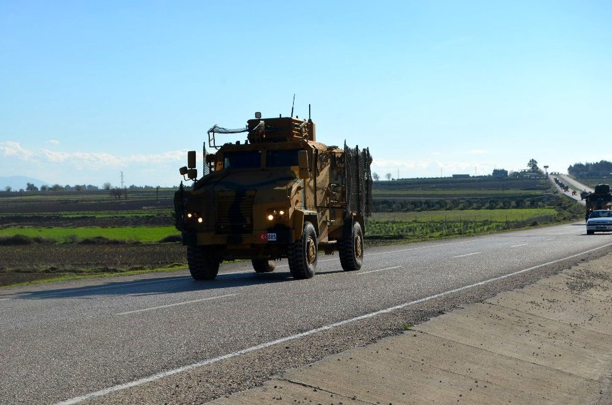 Hatay\'da zırhlı araç ve komando sevkiyatı