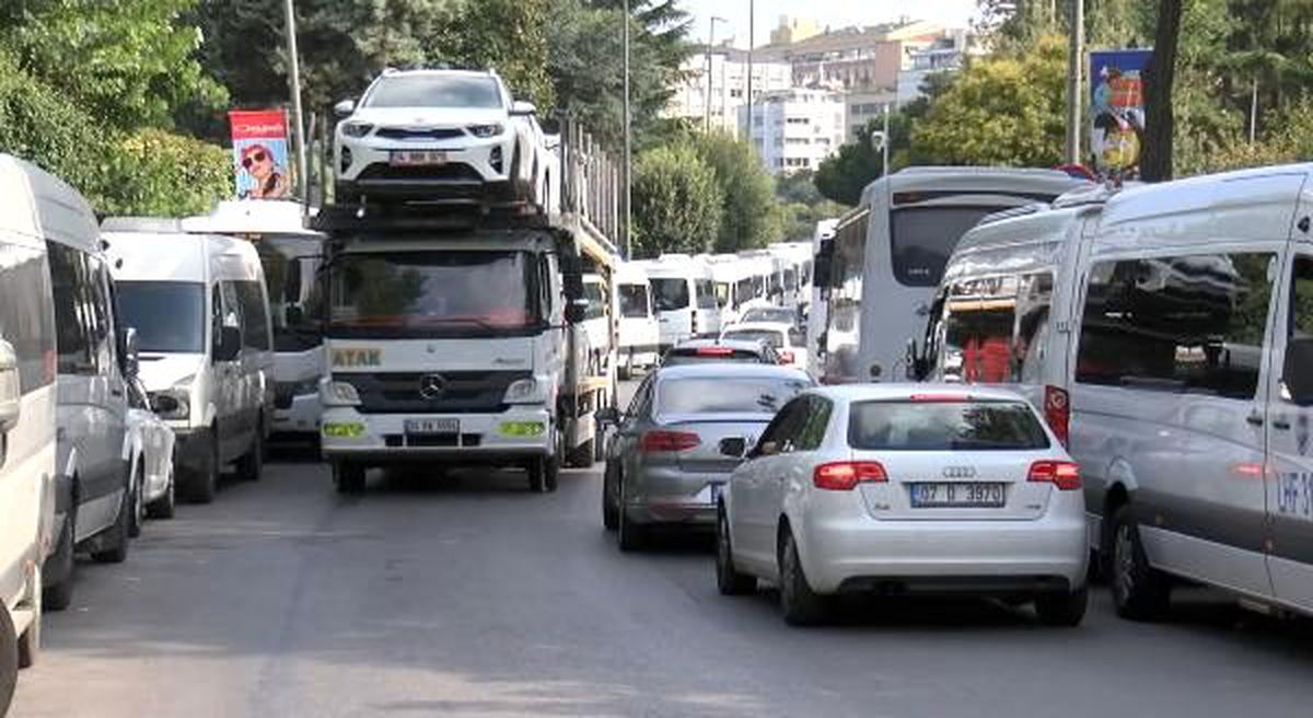 (havadan fotoğraflarla) - şişli\'de servis işgali trafiği felç ediyor