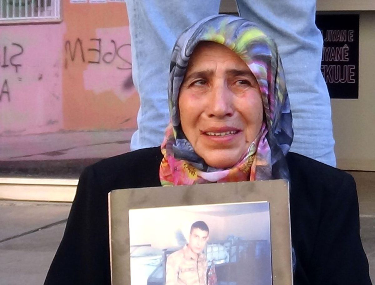 HDP önünde oturma eylemi yapan ailelerin sayısı çığ gibi artıyor