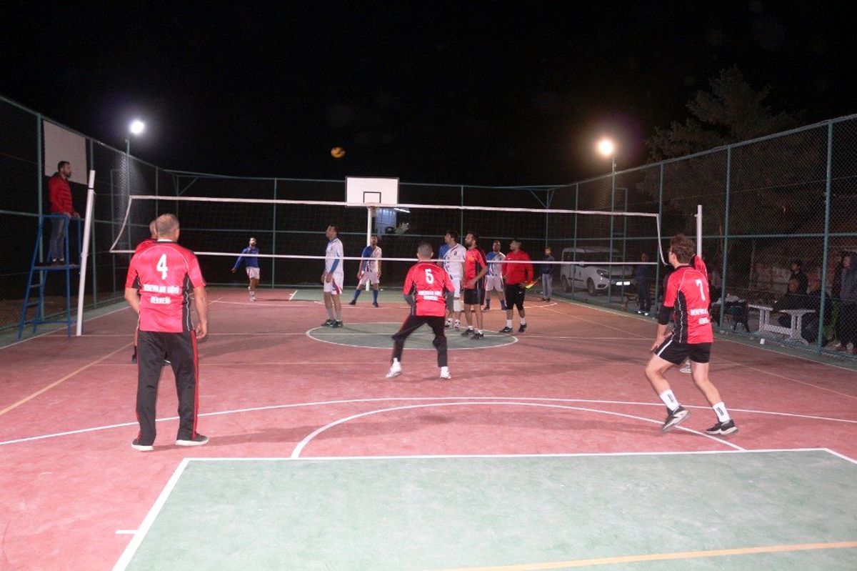 İnönü\'de voleybol turnuvası heyecanı devam ediyor