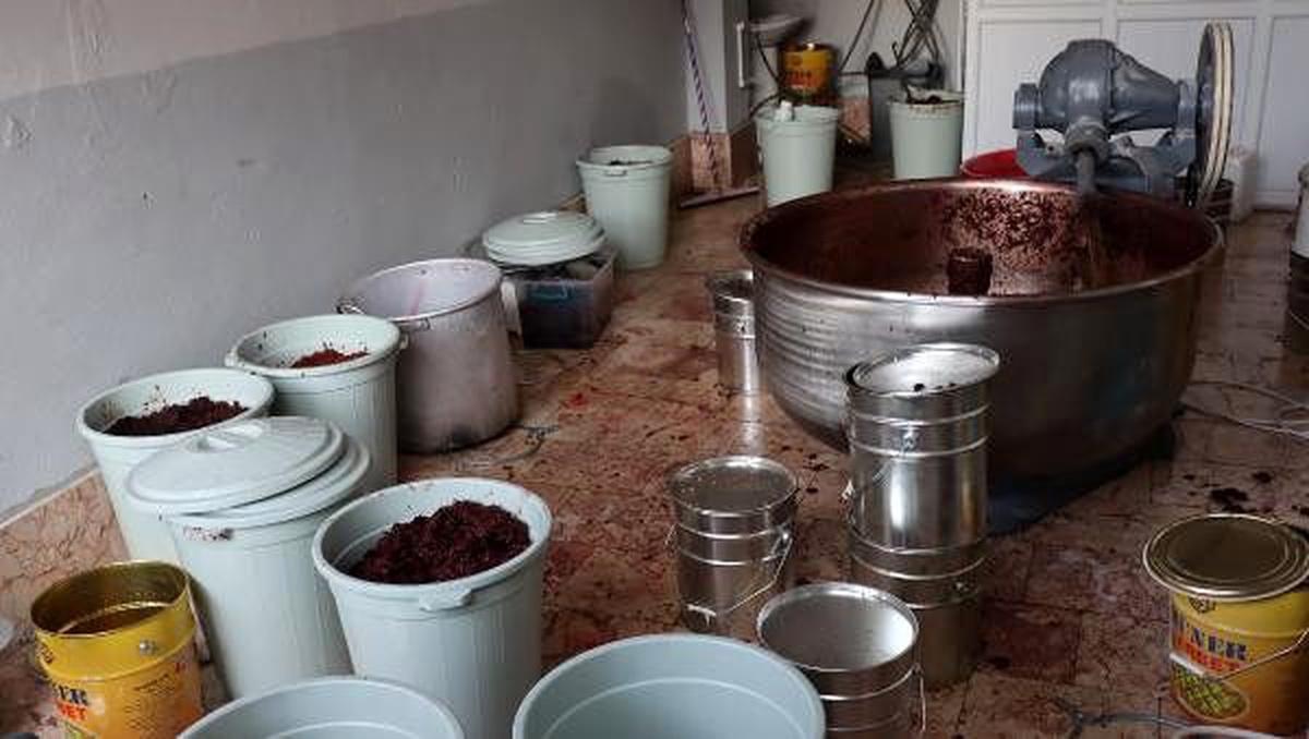 İstanbul\'da 1 ton kaçak nargile tütünü ele geçirildi