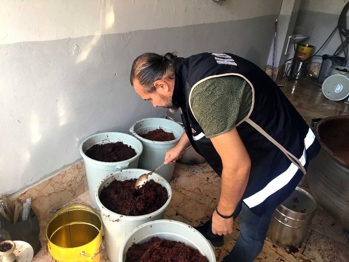 İstanbul\'da sahte nargile tütünü imalathanesine baskın
