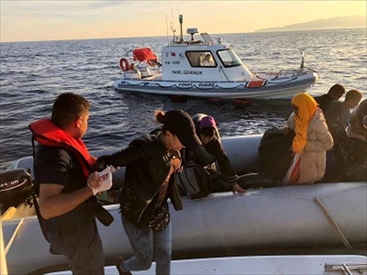 İzmir\'de 160 düzensiz göçmen yakalandı