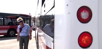 İzmir'de 17 kadın otobüs şoförü işbaşı yaptı