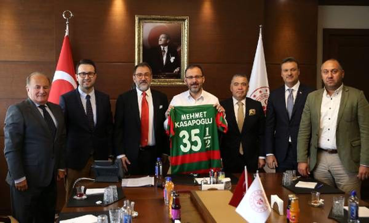 Karşıyaka\'da bakan kasapoğlu\'yla stat zirvesi