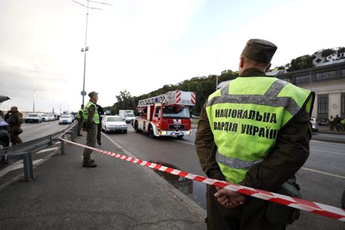 Kiev\'de bomba paniği: bir kişi köprüyü havaya uçurmakla tehdit etti