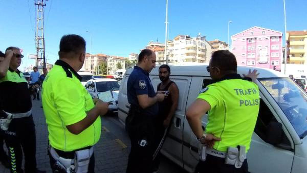 Minibüs direksiyonunda uçucu madde kullanırken yakalandı