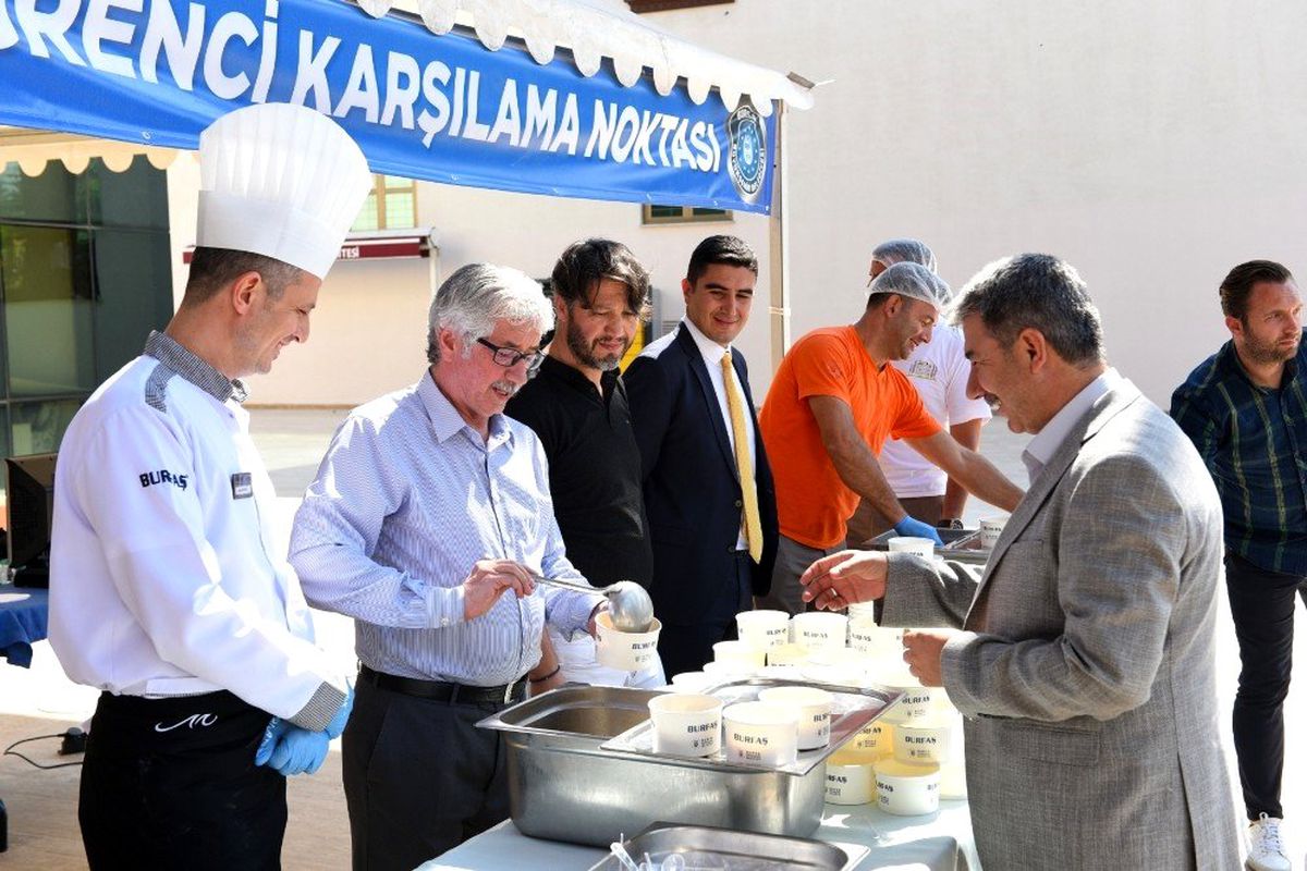 Öğrencilere \'Hoş geldin\' aşuresi