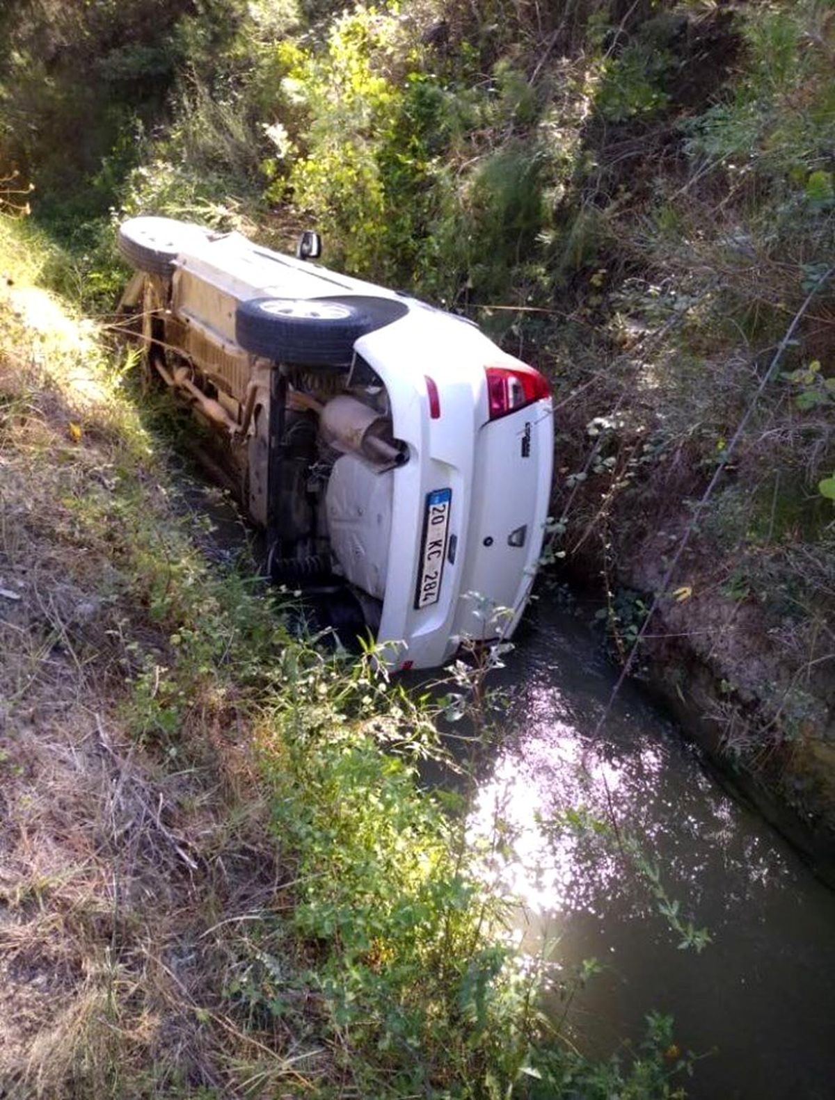Okul müdürü trafik kazasında yaralandı