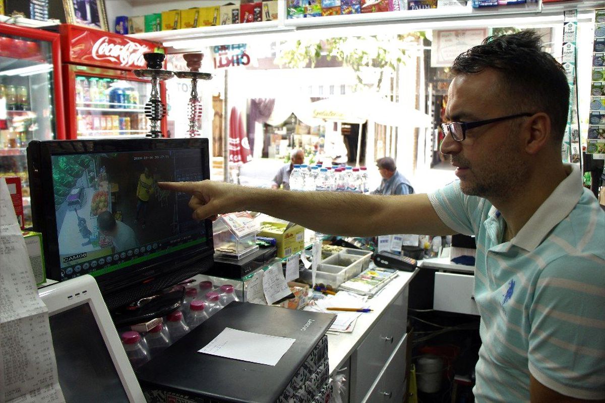 Ailecek yapılan hırsızlık kamerada