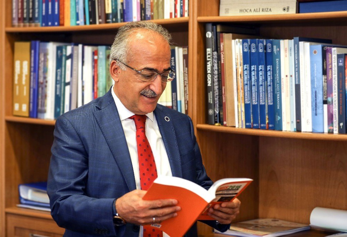 Prof. Dr. Fuat Sezgin Kütüphanesi yeni döneme hazır