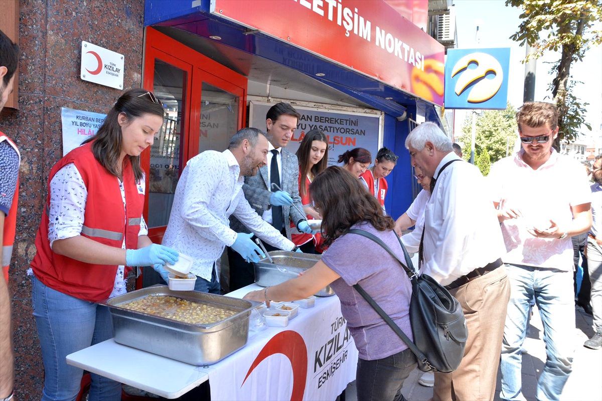 Türk Kızılayı\'ndan aşure ikramı