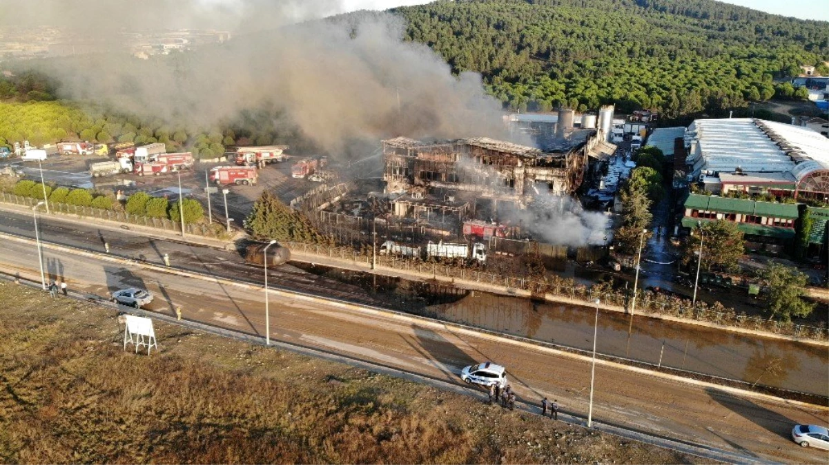 Tuzla\'da yanan fabrikanın son durumu havadan görüntülendi