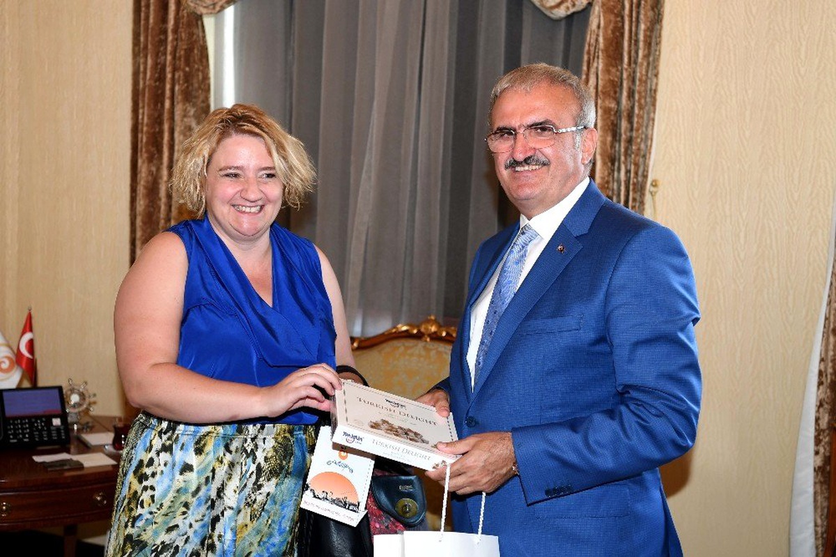 Vali Karaloğlu, "Polonya\'da Türkiye festivali yapacağız"