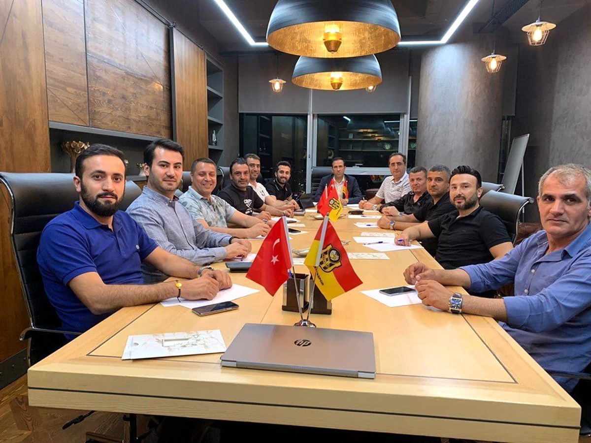 Yeni Malatyaspor yönetimi \'Futbol Köyü\' için toplandı