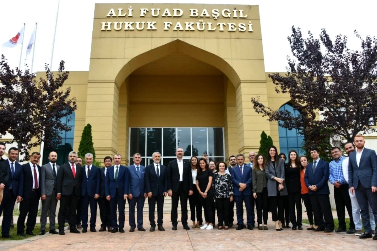 Adalet Bakanı Abdulhamit Gül: "Ali Fuad Başgil Hukuk Fakültesini daha da yukarıda görmek istiyoruz"