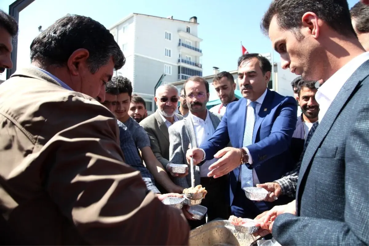 Ahlat Belediyesinden 2 bin kişiye aşure ikramı