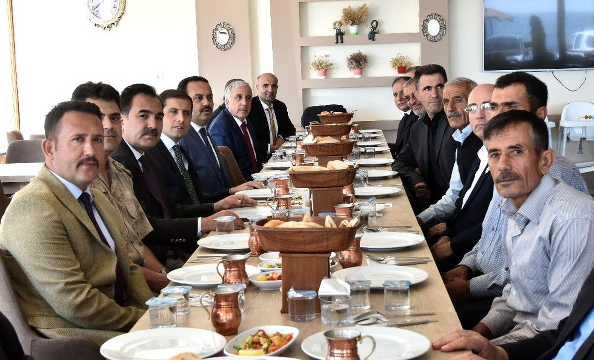 Ahlat\'ta gaziler onuruna yemek verildi