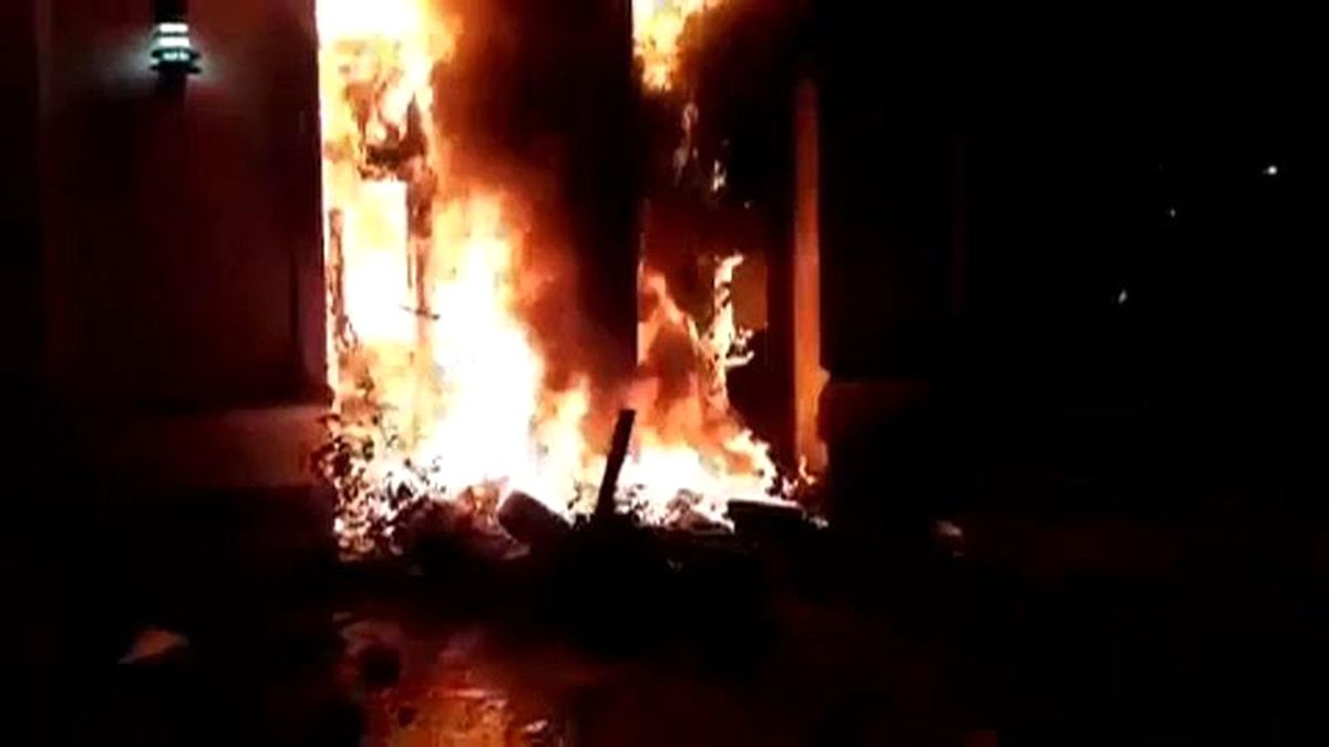 Arjantin\'de kızgın protestocular hükümet binasını ateşe verdi