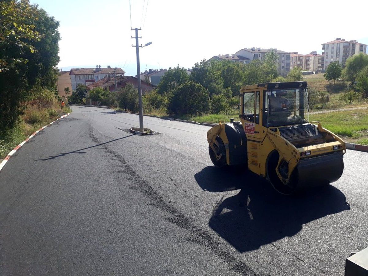 Asfalt çalışmaları devam ediyor