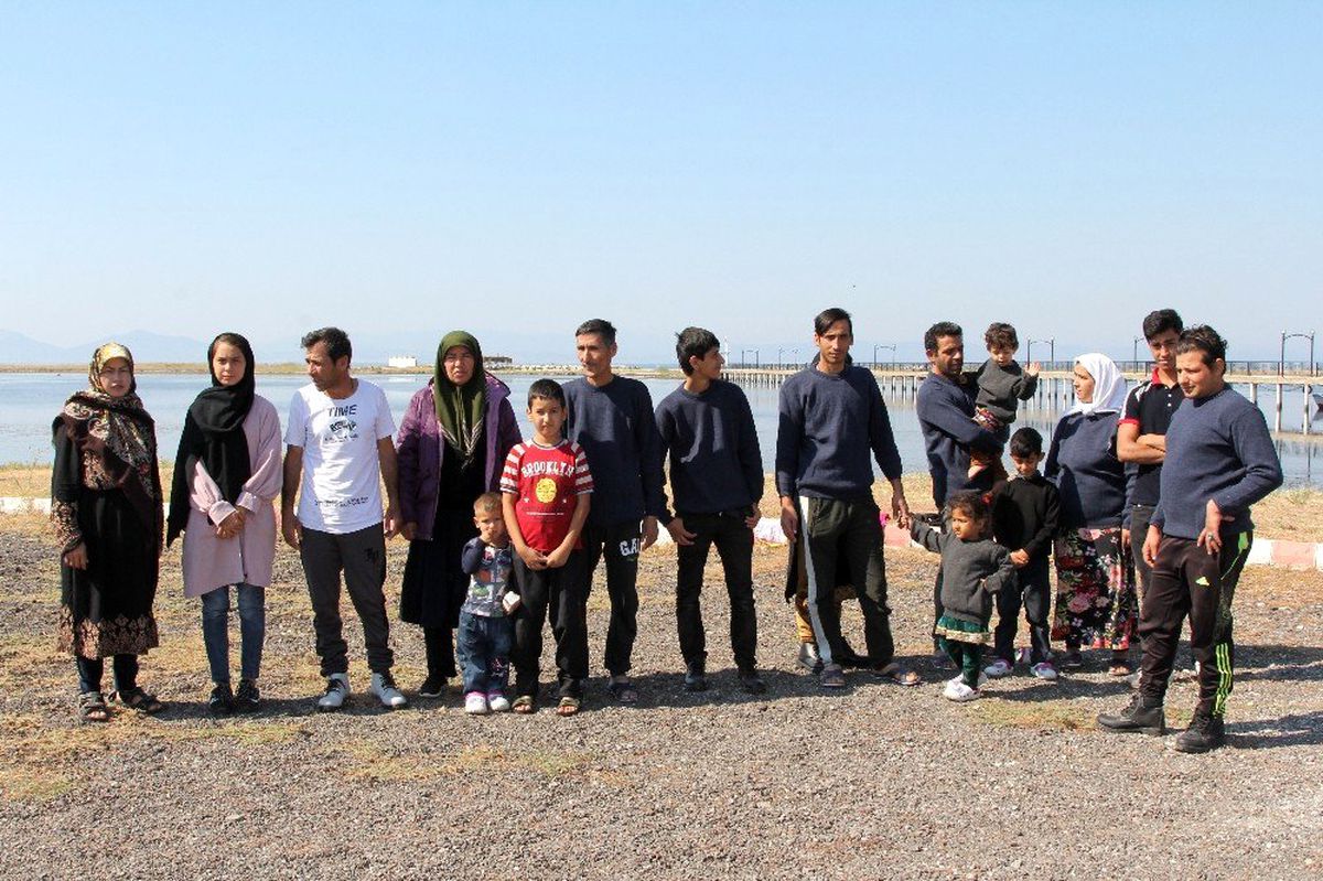 Ayvalık\'ta 18 kişilik bir aile olan göçmen grubu yakalandı