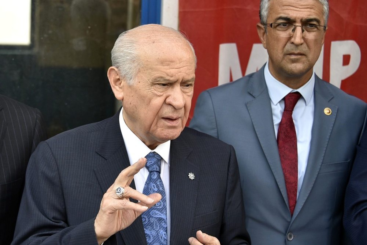 Bahçeli: "Gazilerimize hürmet etmek yerine teröristlerden himmet bekleyenler iş birlikçidir"