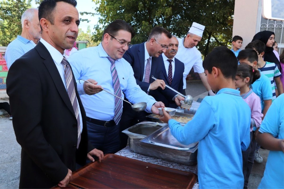 Başkan Işıksu aşure etkinliklerinde öğrencilerle buluştu