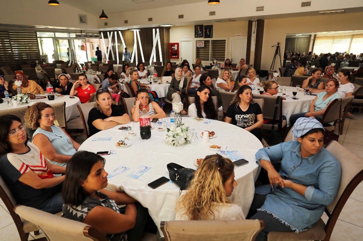 Bayraklı\'da annelere aile içi iletişim önerileri