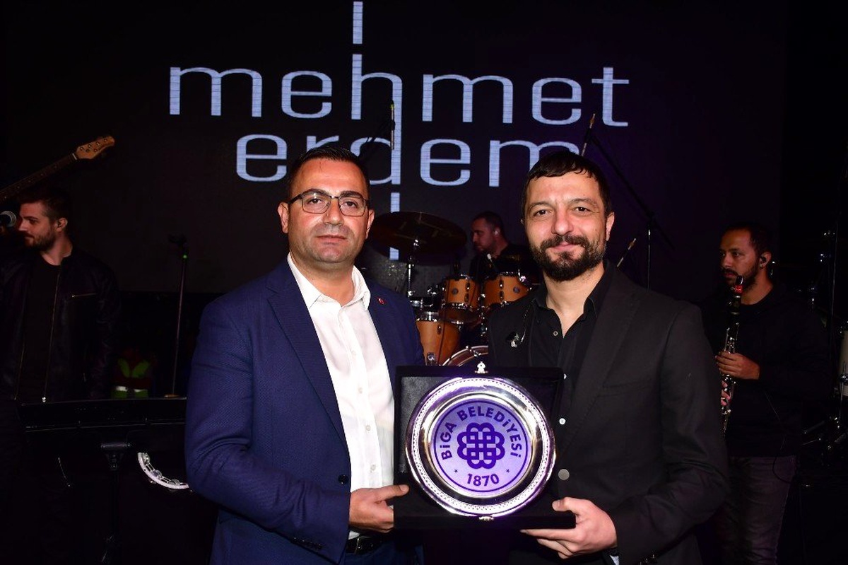 Bigalılar, Mehmet Erdem\'le coşku dolu bir gece yaşadı