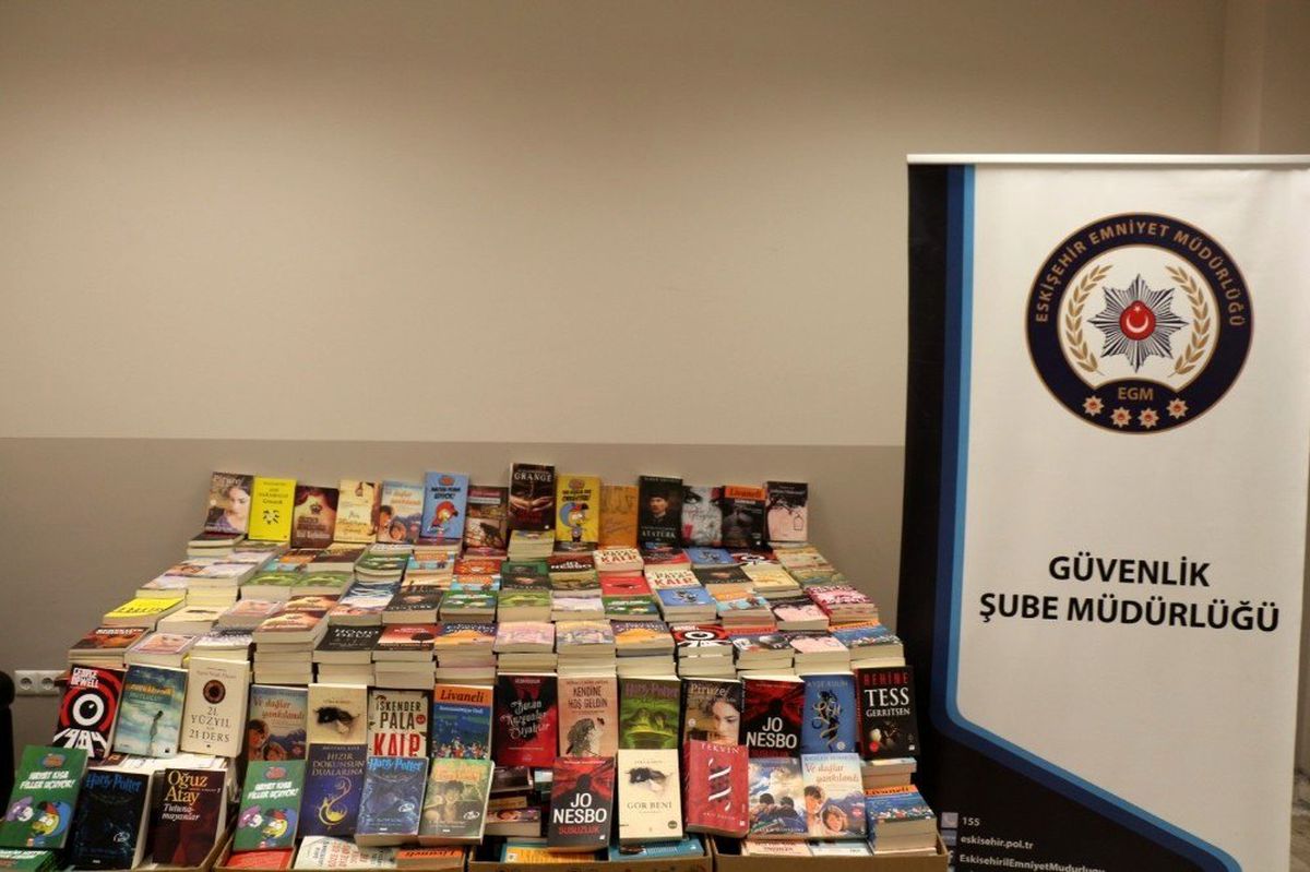 Bin 153 korsan kitap ele geçirildi