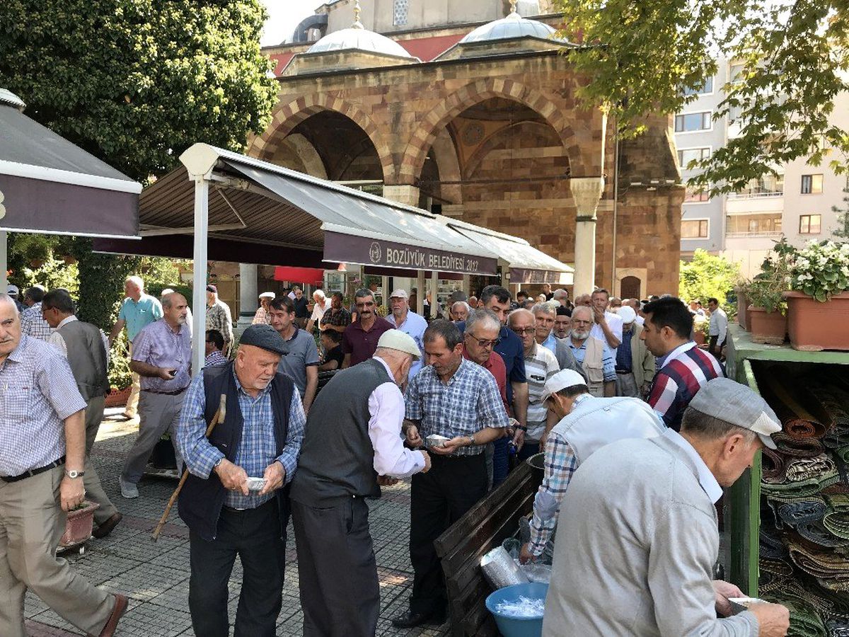 Bozüyük\'te 3 bin kişiye aşure