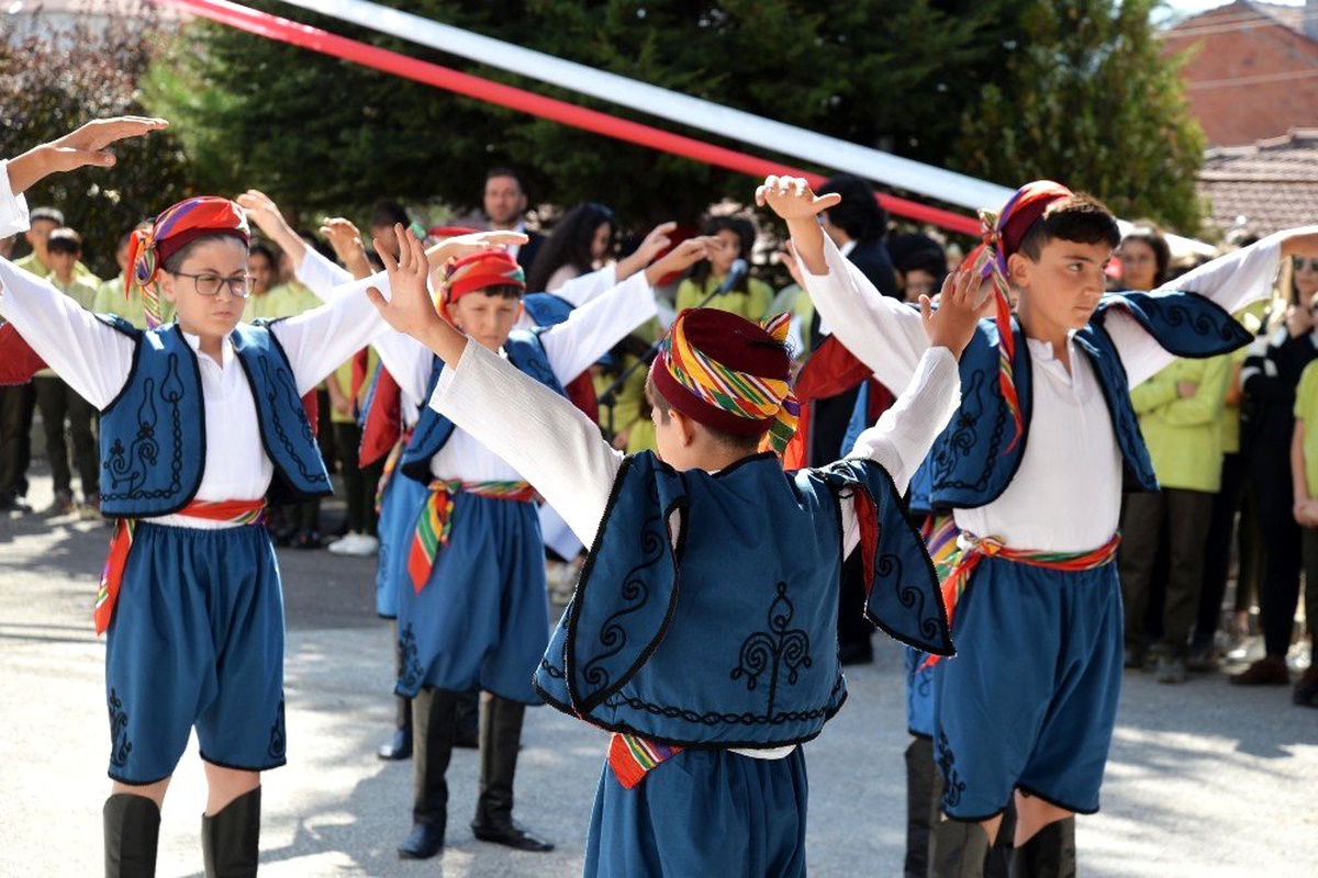 Bozüyük\'te İlköğretim Haftası kutlamaları