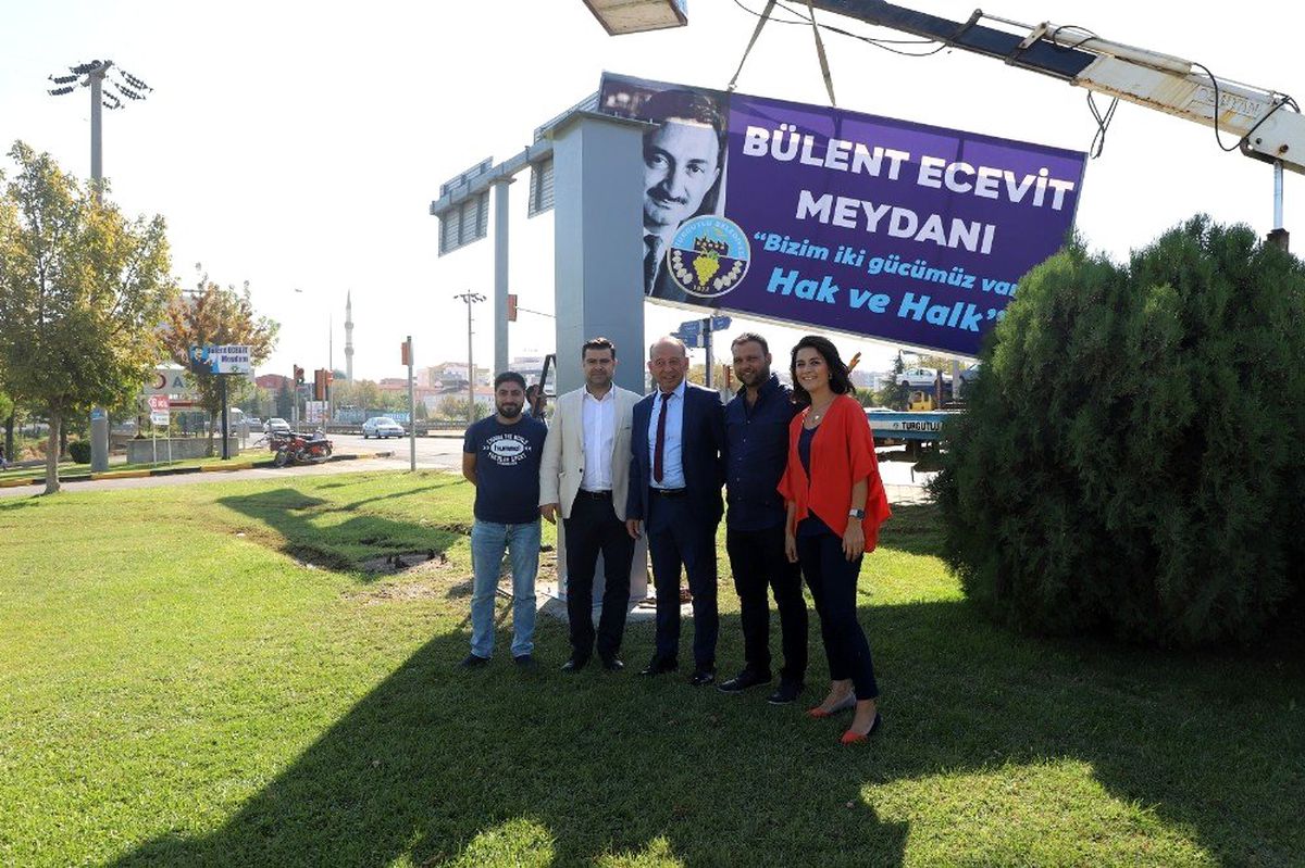 Bülent Ecevit\'in ismini taşıyan tabela yenilendi