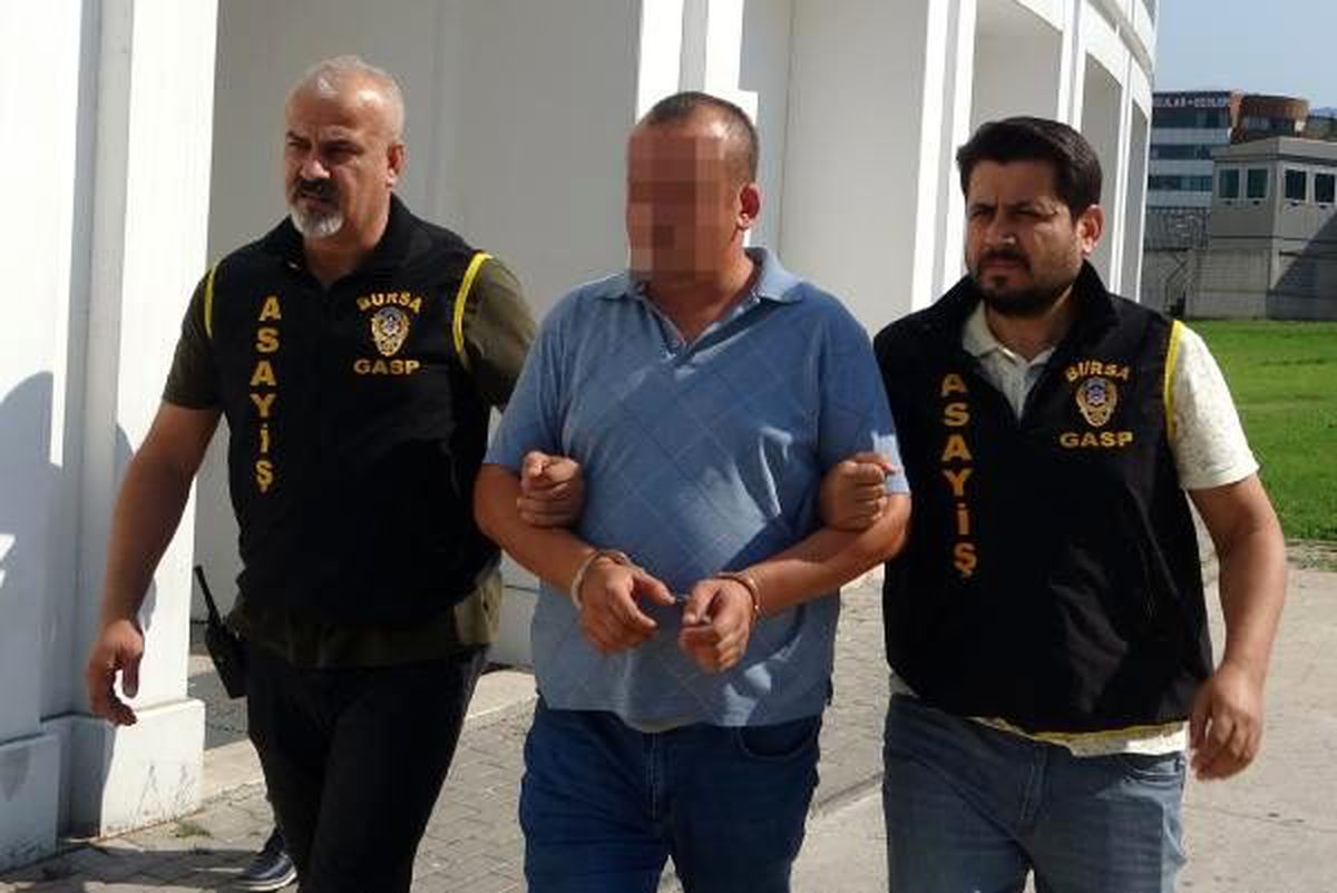 Bursa\'da 24 aracın kullanılamaz hale geldiği yangına 1 gözaltı