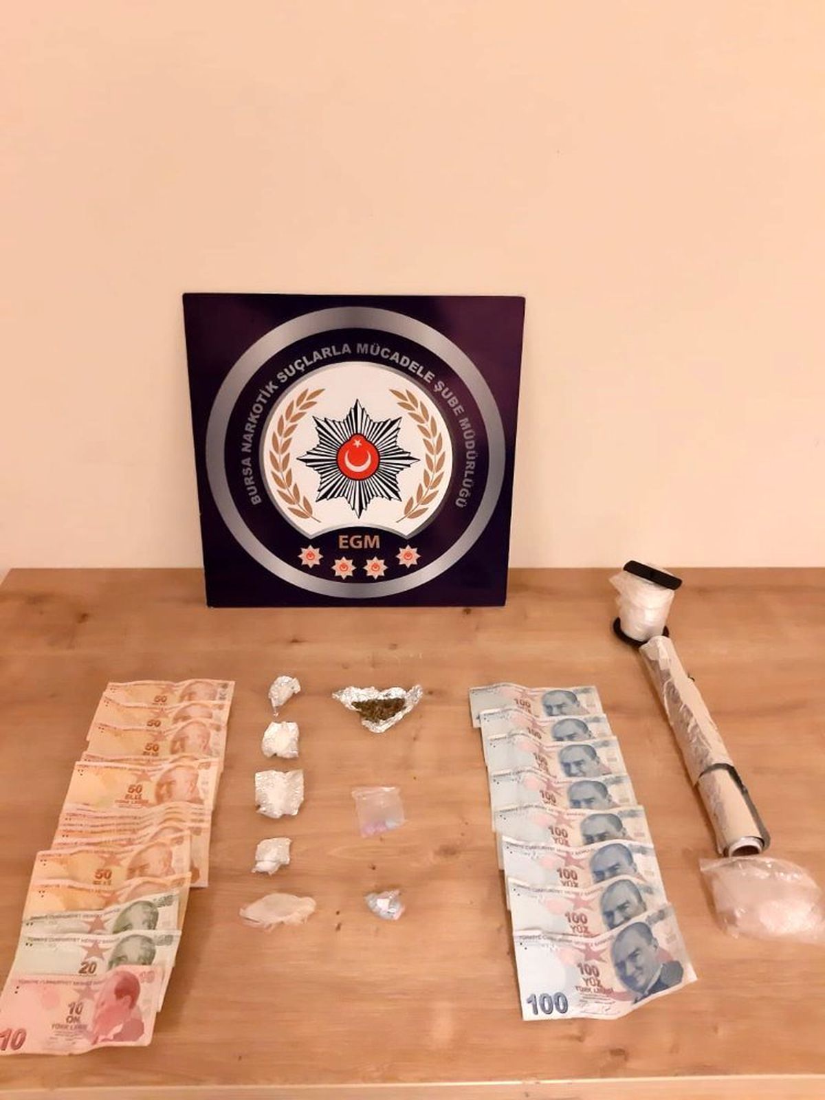 Bursa polisinden uyuşturucu baskını